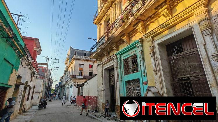 Habana Vieja-Gloria y Factoría:CUARTO Grande Vacío En Edificio En Buen Estado,Con Barbacoa”Buena Altura”,SemiInterior Co