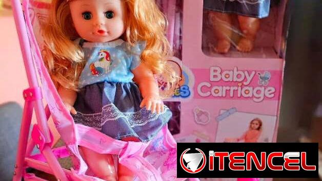 Muñeca con coche y accesorios