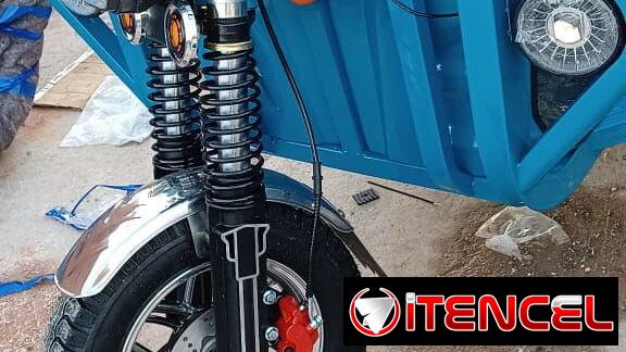 🛺Triciclo ☆ STAR 🛺            ☆CARACTERÍSTICAS ☆ •bateria72 V 63 AH  • ⁠Autonomía : 100-120 KM por carga  • ⁠Capacidad