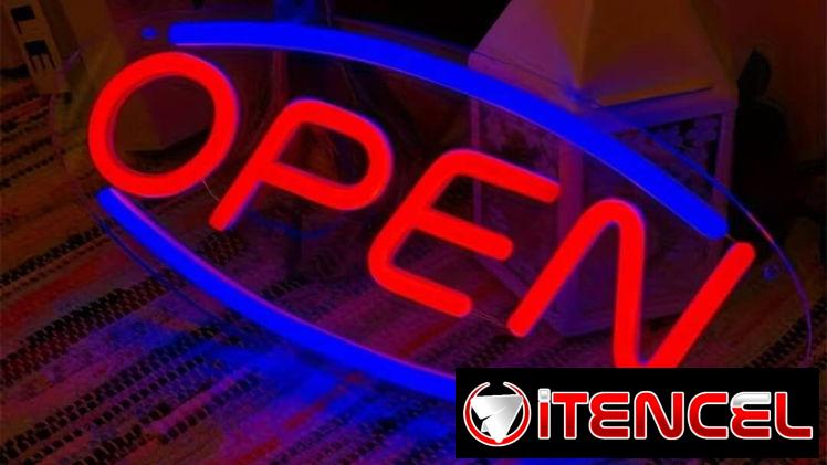 Cartel lumínico con la palabra Open