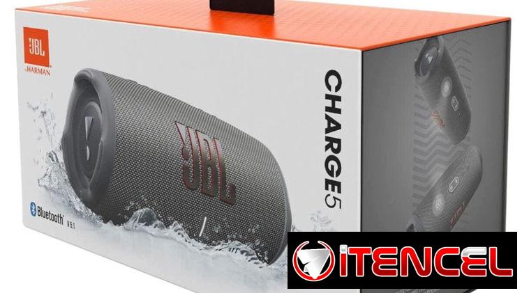 Altavoz portátil impermeable JBL Charge 5 con batería externa integrada