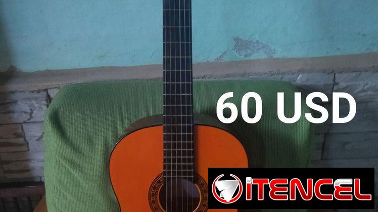 Se vende guitarra Compay Segundos
