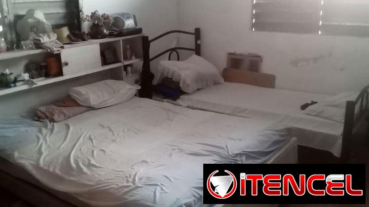 *$8000usd. En venta casa puerta de calle (PLANTA BAJA) de un biplanta en El Roble, Guanabacoa. Placa ocupada.