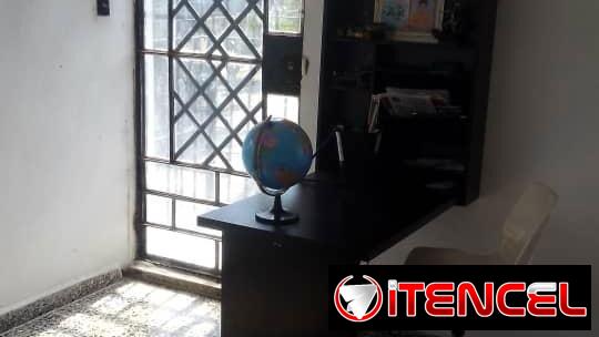Casa independiente de dos plantas de 3 cuartos 19000 usd