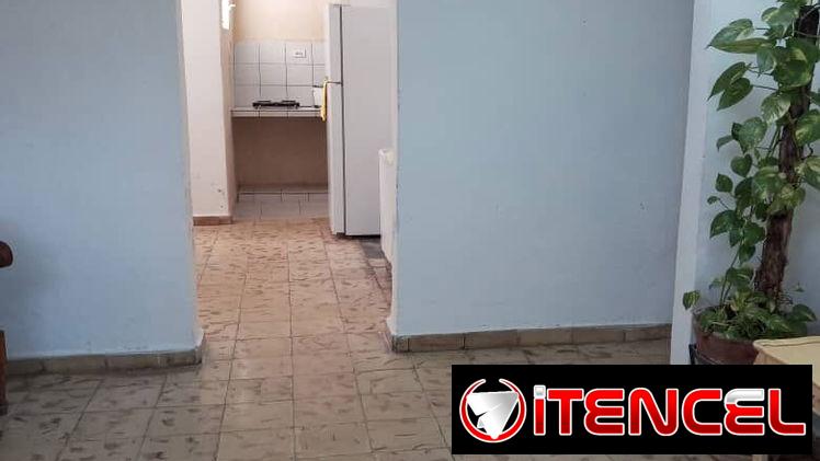 Alquilo apto en planta baja en Versalles, La Lisa,a tres cuadras solamente del hospital Frank País,muy céntrico