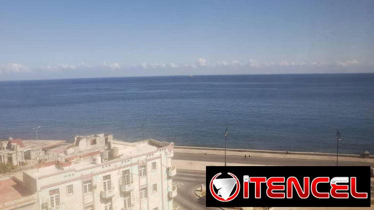 Espectacular apto próximo al Vedado con bellísima vista al mar!!! De lujo!!!!