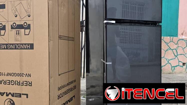 REFRIGERADOR LEMAX NEGRO,7.3 PIES,NO FROST 400 USD