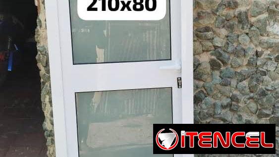 Puertas de aluminio con cristal y melamina
