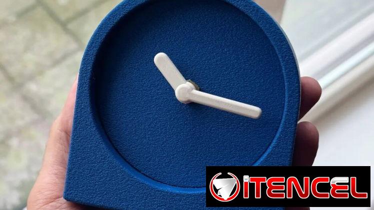 Reloj de escritorio colorido | videojuegoshabana.com