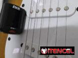 Guitarra Eléctrica Marca Lyx Pro, con muy poco uso. Incluye su amplificador, afinador y estuche todo original, acabada d