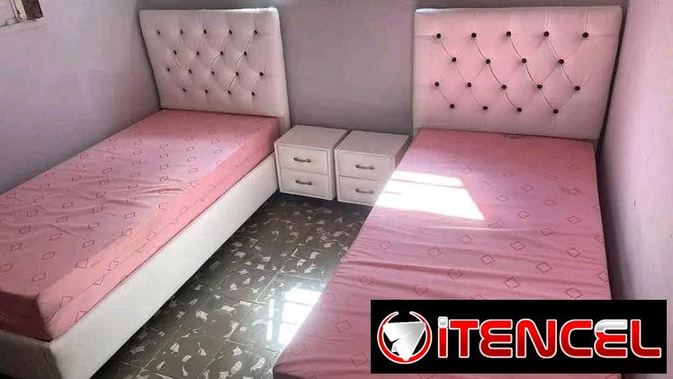 Camas tapizadas Cómodas espejos colchones y más