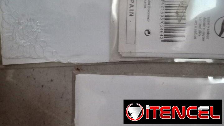 Pañuelo de hombre blanco, bordado con letras “F”, “S” y “J”