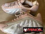 Tenis de hombre y de mujer