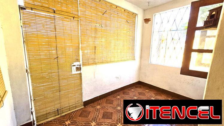 Casa de 2/4 y 1/2, 2 niveles, carposh, en Marianao (M-22)