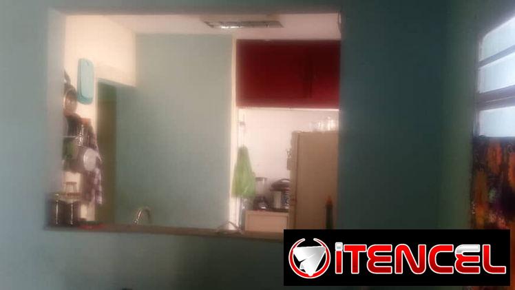 Casa de 2/4 puerta calle en Lawton cerca de luyano con portal garaje patio techo libre moderna cisterna y tanque elevado