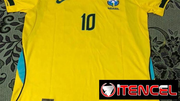 Camiseta deportiva de Neymar con Brazil