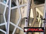 Puertas reticuladas de aluminio