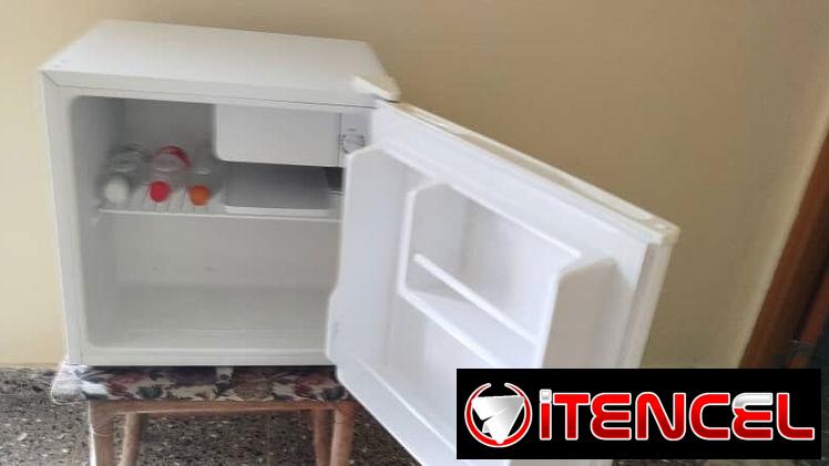Se vende minibar marca Mabe. Nuevo.