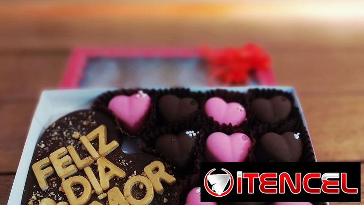 Caja de 10 bombones más una tableta con mensaje personalizado