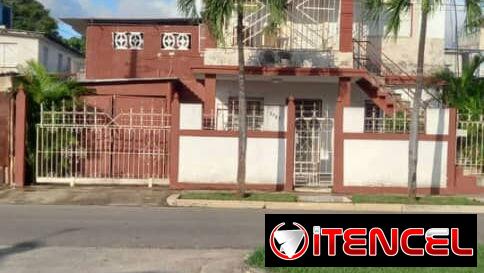 Se vende casa( ALTOS)de 4/4 en La Lisa Reparto Versalles