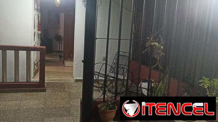 Casa 🏡 de 2 piso puerta de calle em La lisa (#63)