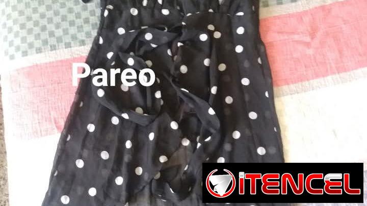 Ropa de mujer y tenis de hombre