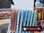 Libros, plumones, marcapaginas, portaminas