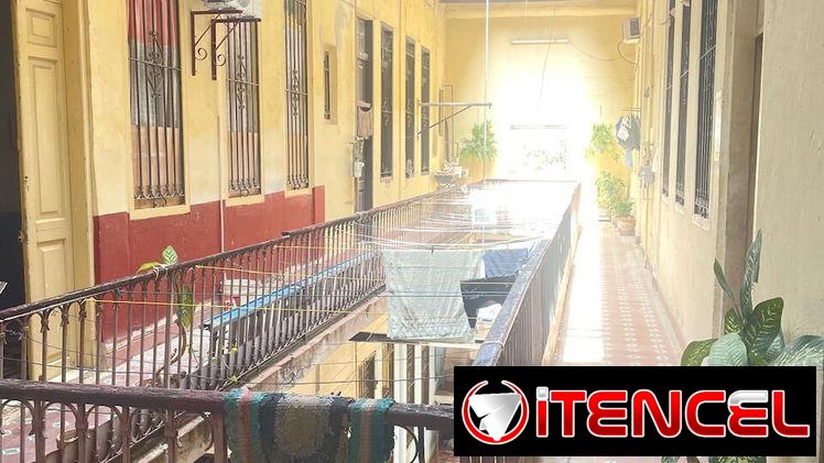 SE VENDE APTO EN LA HABANA VIEJA LUZ 24 H AGUA SIN PROBLEMAS UN DÍA SI OTRO NO GAS DE LA CALLE