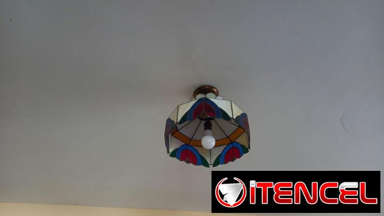 Lámpara de techo imita vitral