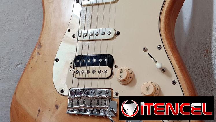 Guitarra Eléctrica Fender Mexican Standard Strat HSS, Relic Finish 2000-2001
