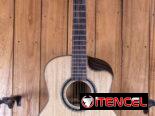 Guitarra con forma personalizada: tapa de glelina, fondo y aros de yaca.