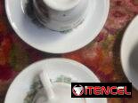 Juego antiguo de tazas de porcelana