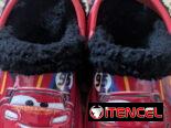 Zapatos de niño de uso.