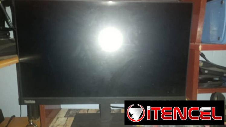 Monitor de 22″ de uso pero como nuevo marca Lenovo