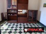 Se vende apto de 4/4 en el vedado con dos baños.
