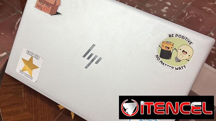 Laptop HP ENVY 17″ táctil. i7 10ma Gen de uso.