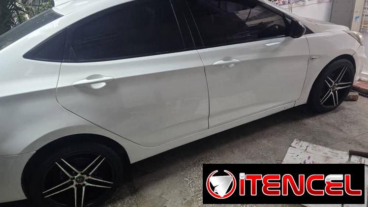 Vendo o negocios. Hyundai accen del  2012.