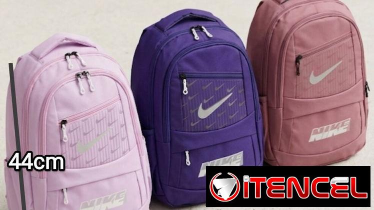 Tenis y mochilas