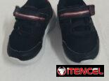 Zapatos de bebé varón miden 13 cm