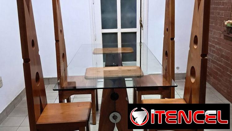 Se vende mesa de madera hecha por el artista de la plástica Nelson Dominguez con el Certificado de Autenticidad.