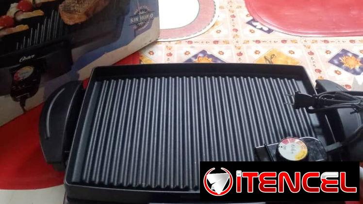Parrilla eléctrica Oster nueva