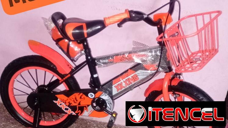 Bicicletas de niños nuevas en su caja