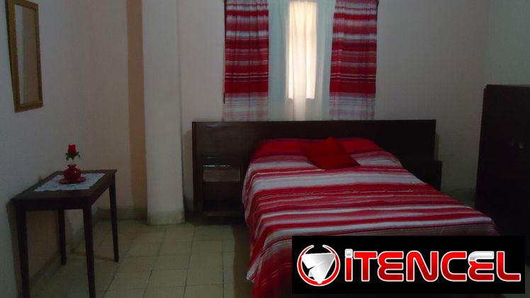 Se renta apartamento independiente de dos Habitaciones sito en calle 25 entre Paseo y calle A