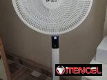 Ventilador recargable de pie táctil y con control remoto, panel solar y batería de litio nuevos en su caja
