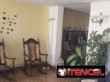 Se vende casa amplia a una cuadra de la calzada de 10 de octubre