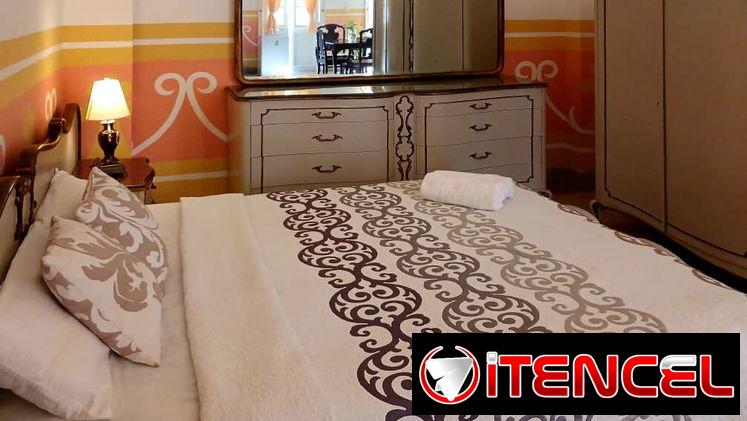 🏠 Hostal En La Habana Vieja. Cada habitación tiene 2 camas. Luz eléctrica las 24 horas. Ofertas de desayuno.