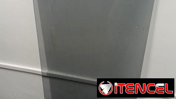 VENDO ESOS DOS PAÑOS DE CRISTAL ( NO ANTICHOQUE )