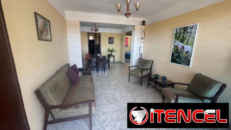 Venta apartamento 2 cuartos con terraza a la calle más de 80 m2 25mil usd 53582376