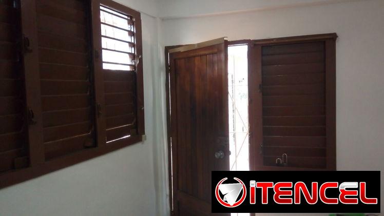 Permuto casa en marianao de 1 cuarto en bajos placa libre para Mulgoba.