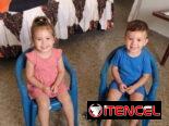 Silla plástica para niños con diseño de la India